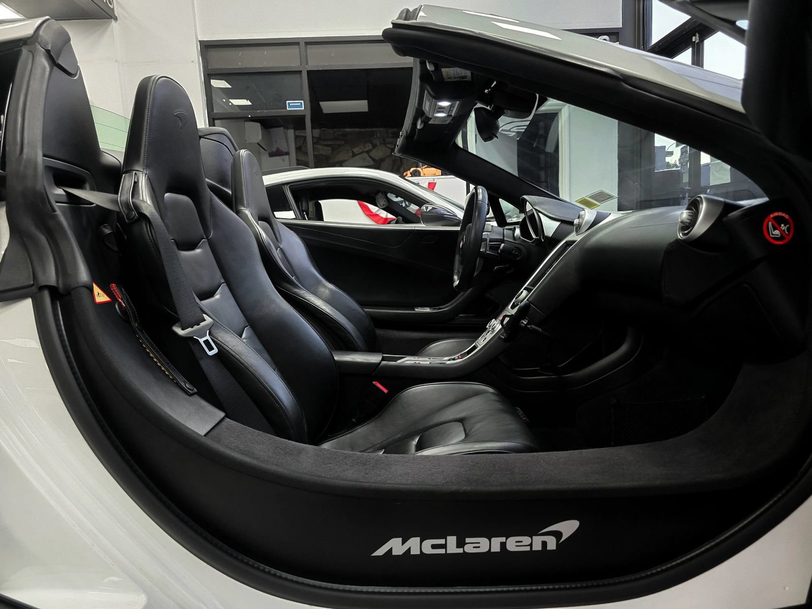 Used 2015 McLaren 650S Spider RWD image 44