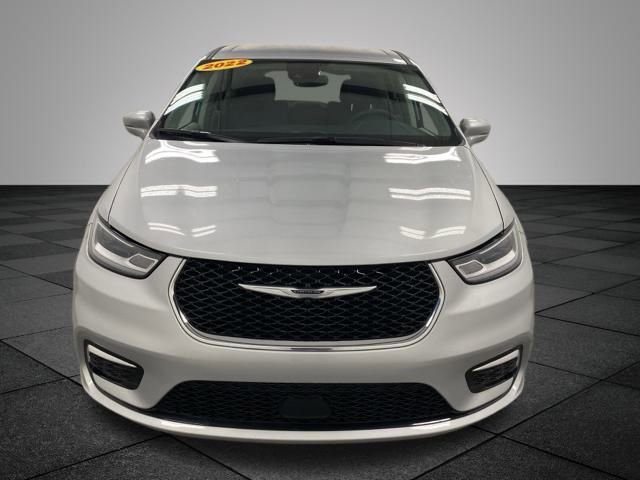 Used 2022 Chrysler Pacifica Touring-L image 2