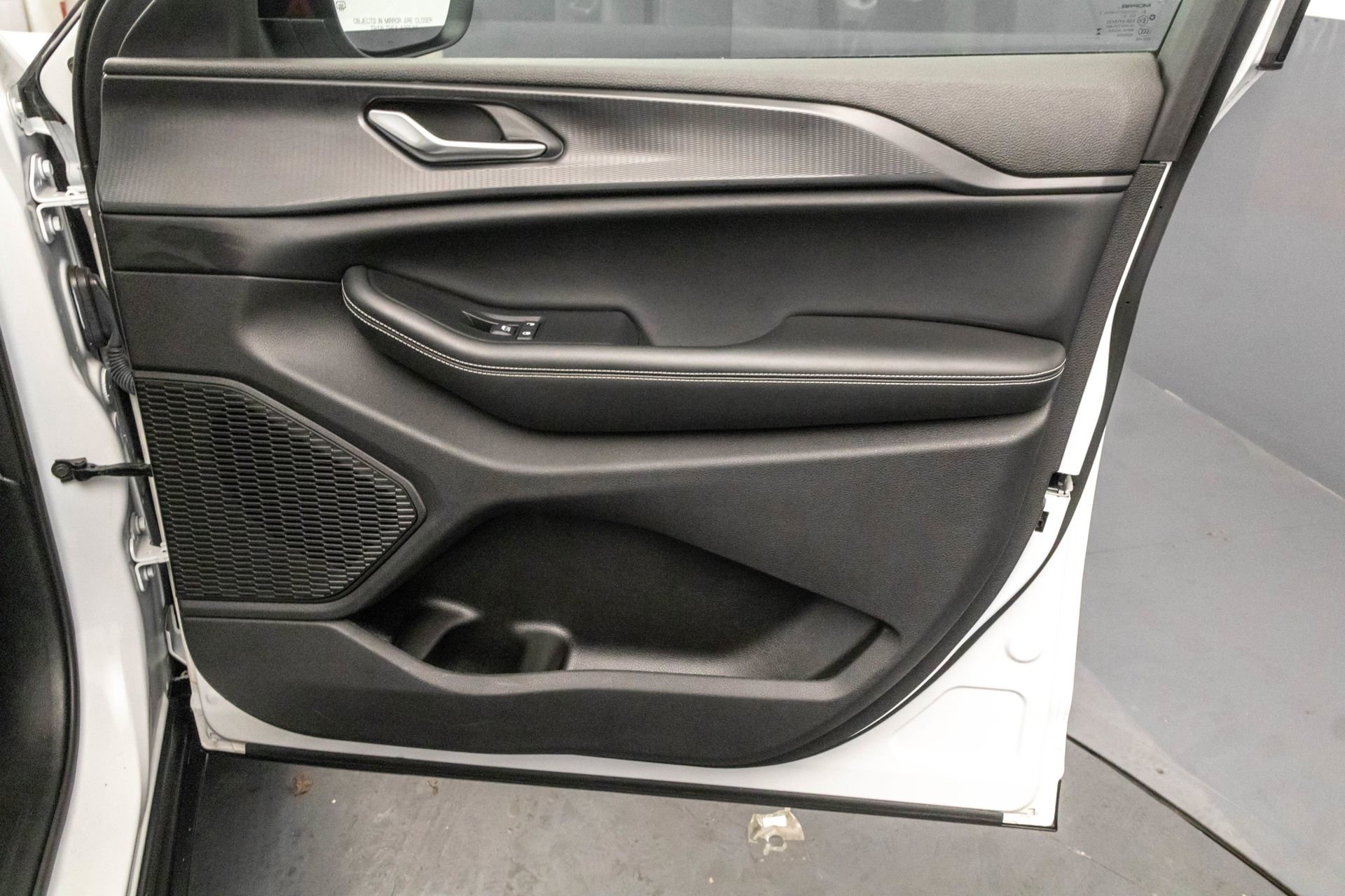 Used 2023 Jeep Grand Cherokee Laredo X image 42