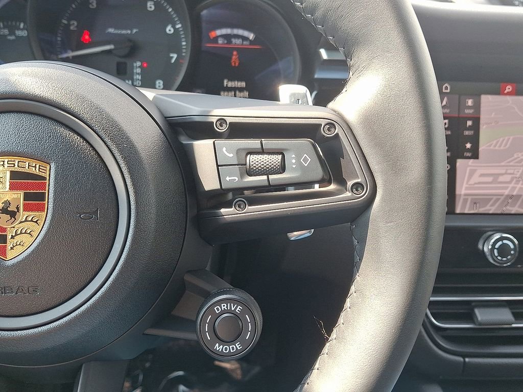 Certified 2025 Porsche Macan image 24