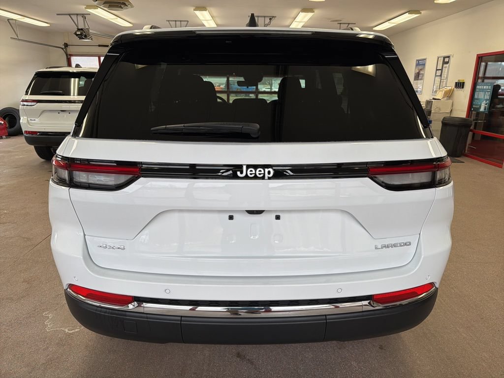 New 2025 Jeep Grand Cherokee Laredo X w/ Luxury Tech Group I AWD/4WD image 24