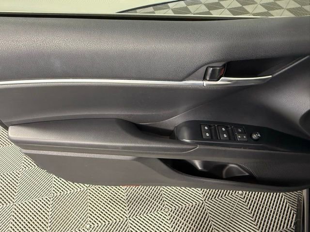 Used 2020 Toyota Camry SE w/ Convenience Package FWD image 14