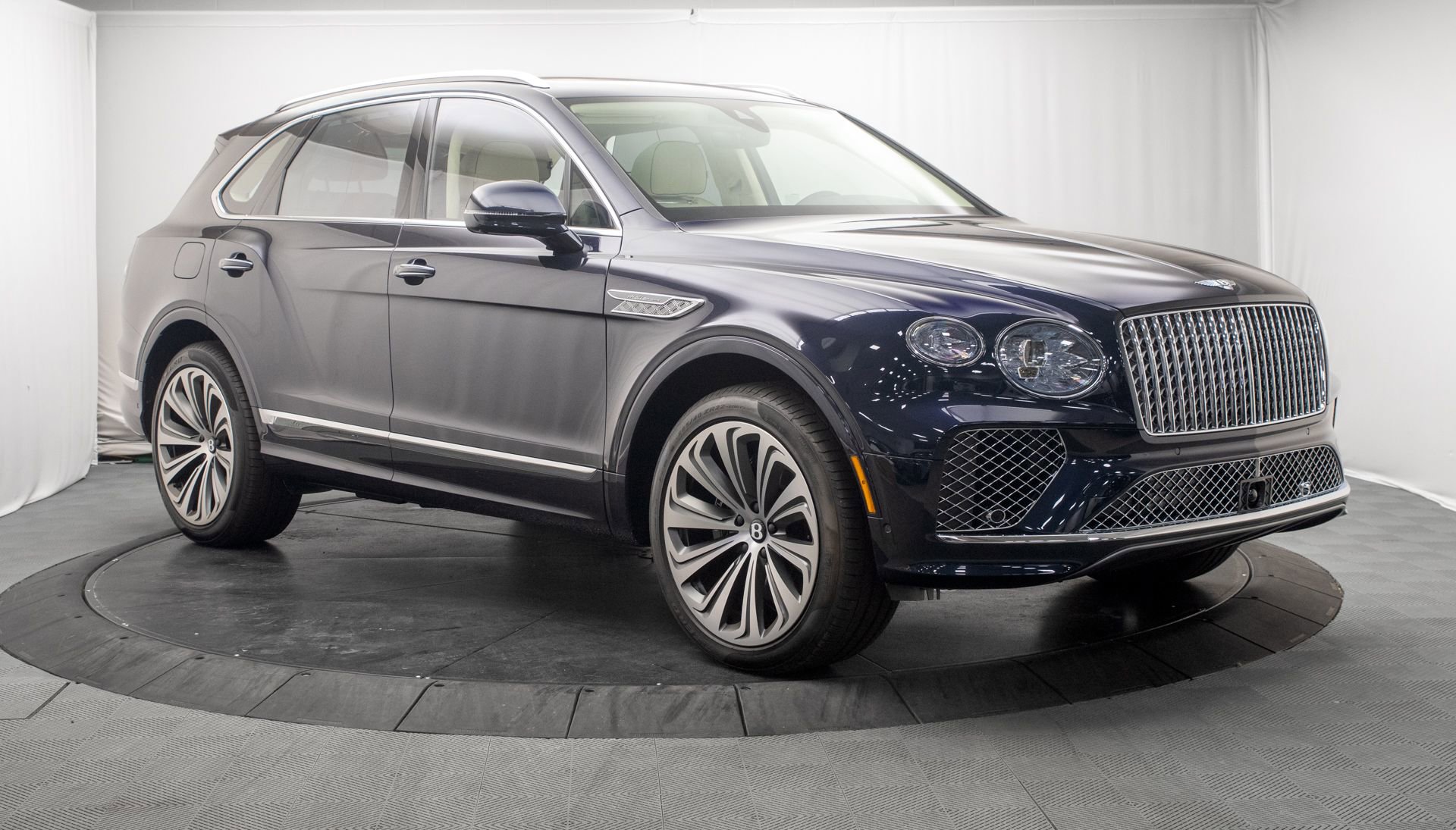 New 2025 Bentley Bentayga AWD/4WD image 9