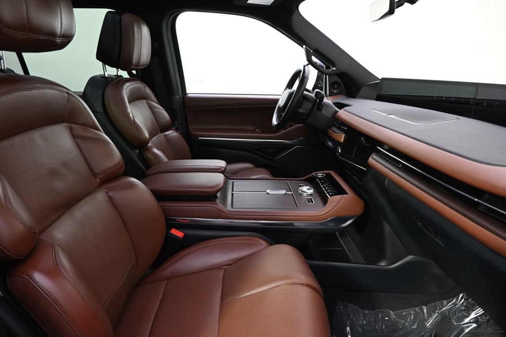 Used 2025 Lincoln Navigator Reserve AWD/4WD image 16
