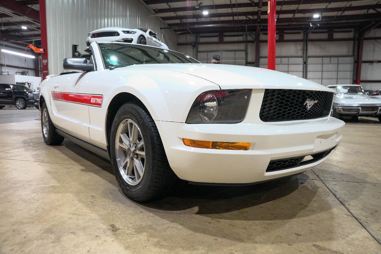 Used 2005 Ford Mustang Premium image 12