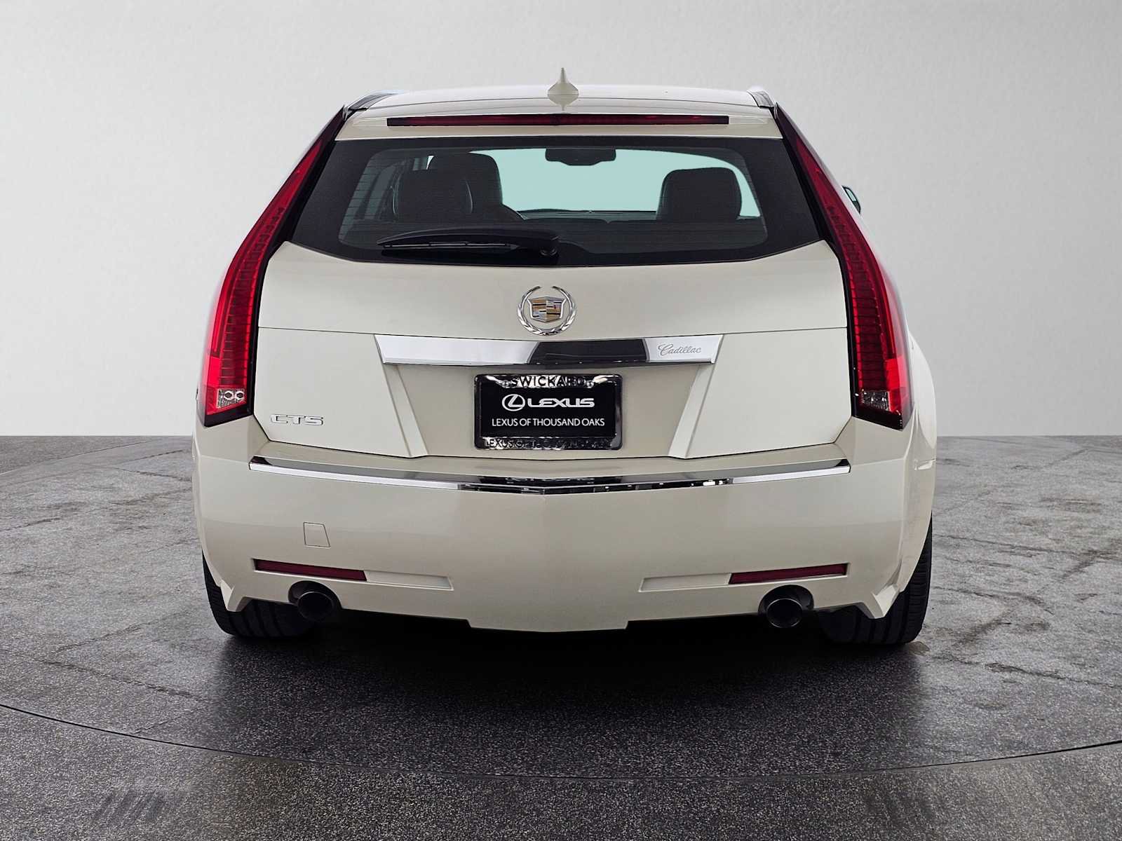 Used 2010 Cadillac CTS Luxury RWD image 4