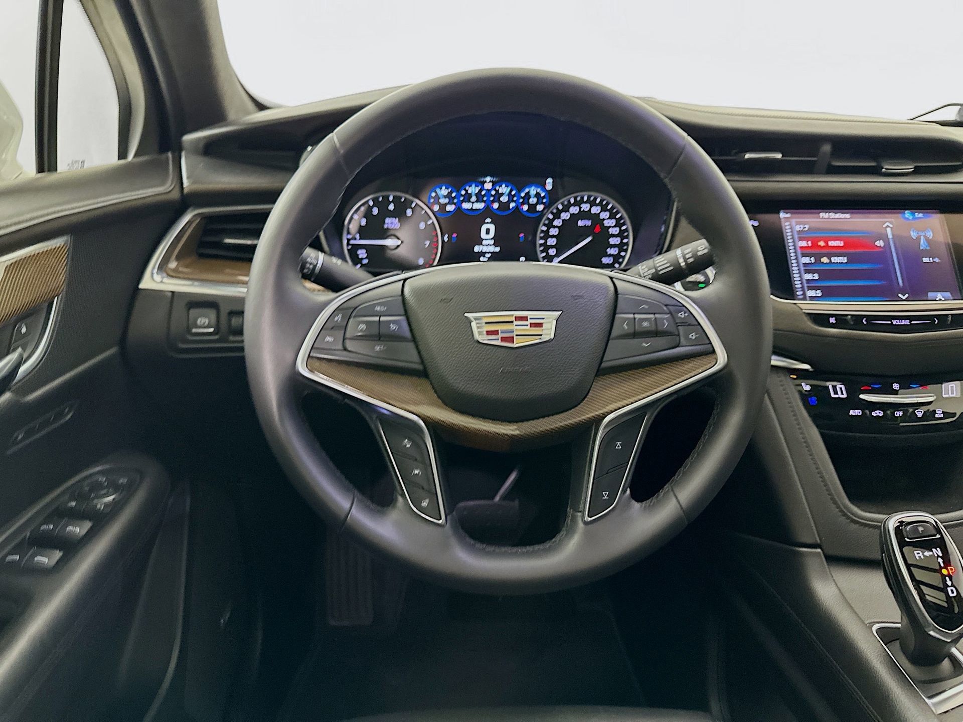 Used 2017 Cadillac XT5 Platinum image 24
