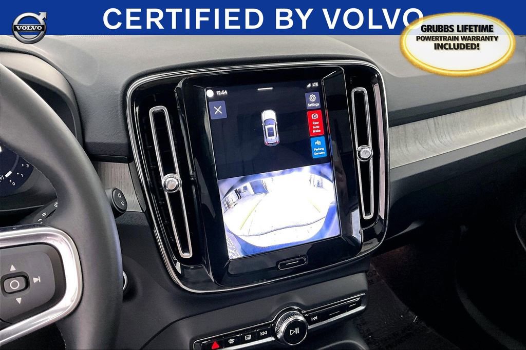 Certified 2025 Volvo XC40 B5 Core image 31