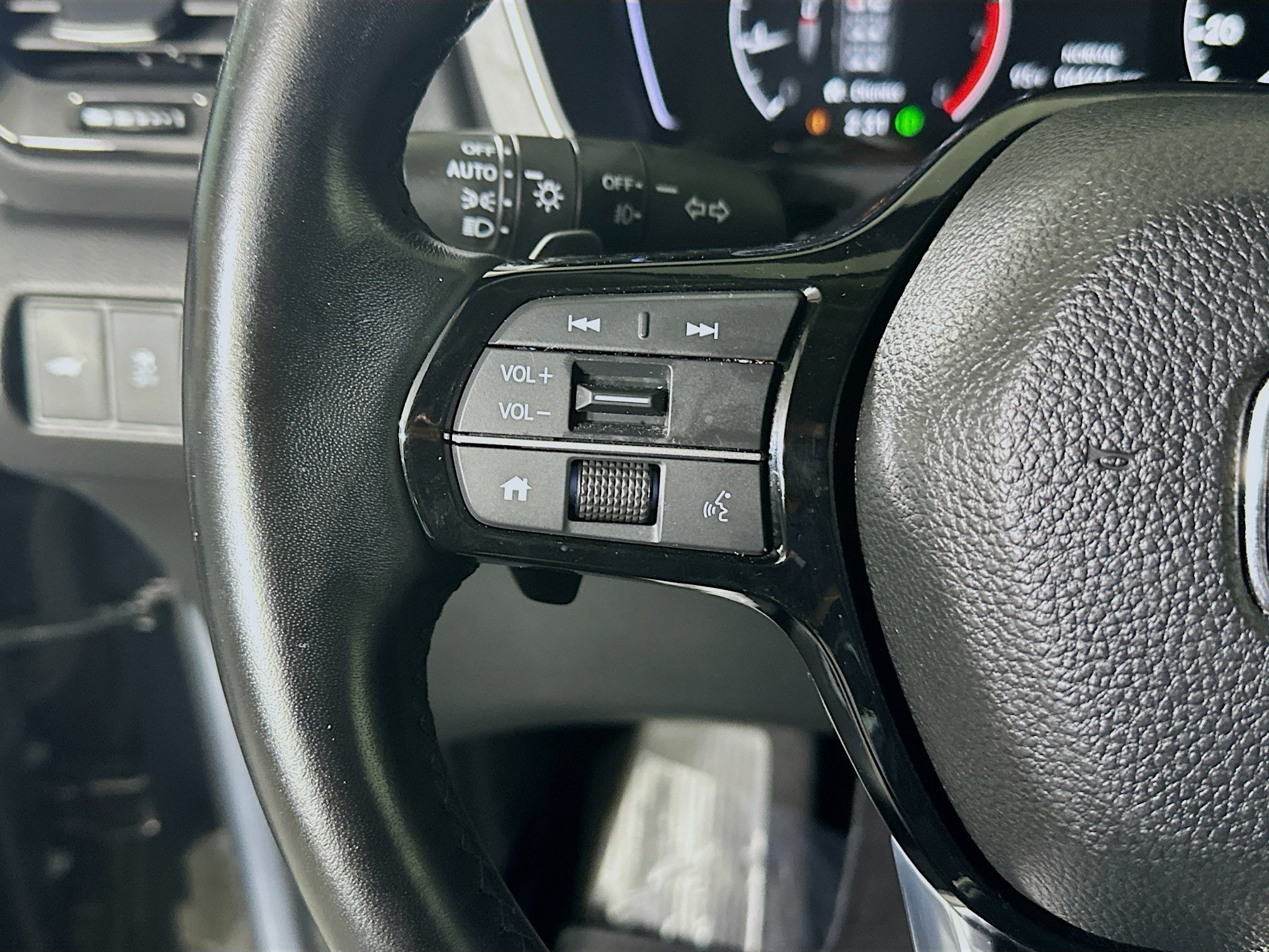 Used 2025 Honda Pilot EX-L image 16