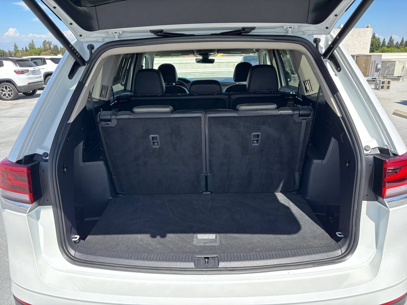 Used 2026 Volkswagen Atlas SE FWD image 34