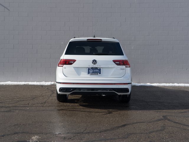Certified 2024 Volkswagen Tiguan SE R-Line image 6