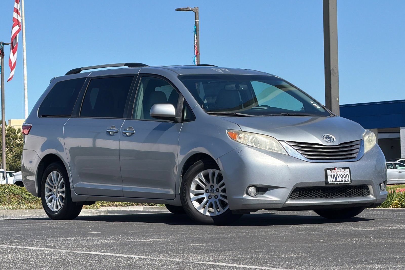 Used 2015 Toyota Sienna XLE FWD video 2