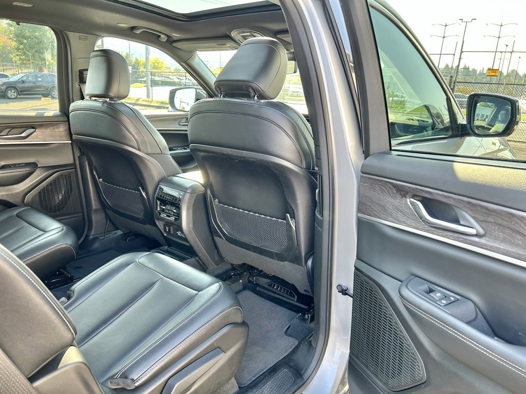 Used 2024 Jeep Grand Cherokee L Limited w/ Luxury Tech Group II image 14