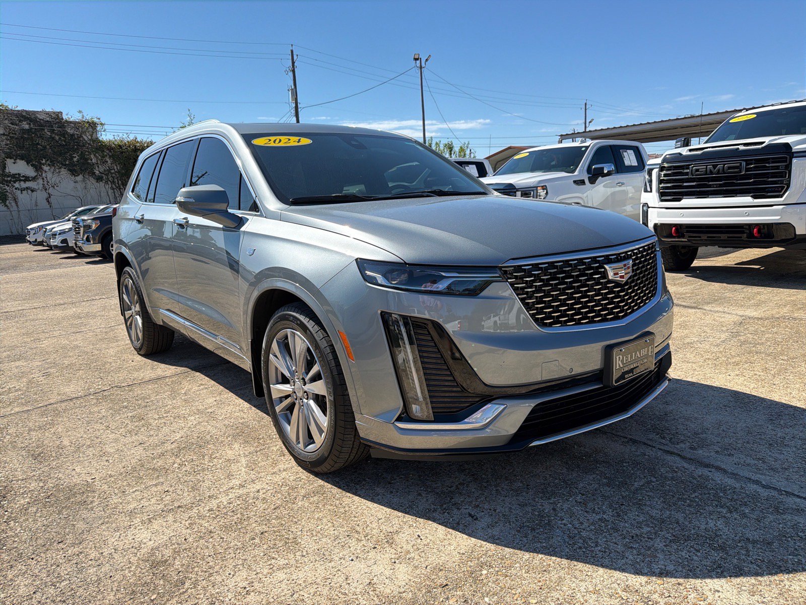 Used 2024 Cadillac XT6 Premium Luxury AWD/4WD image 2