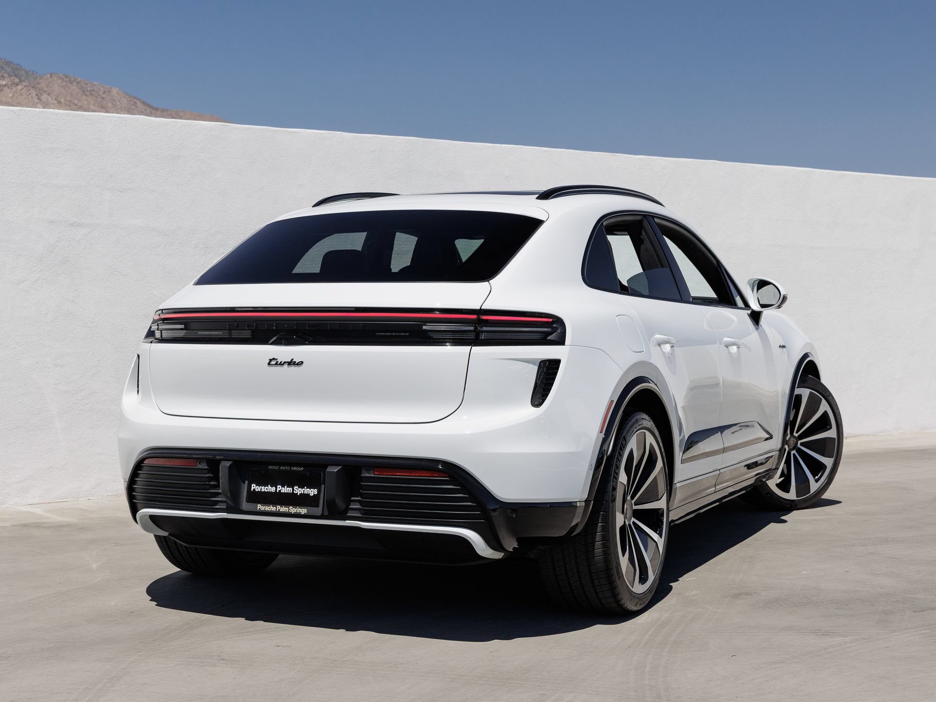Certified 2025 Porsche Macan Turbo Electric AWD/4WD image 7