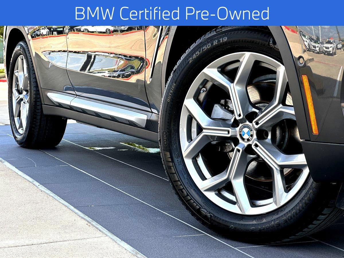 Used 2024 BMW X4 xDrive30i w/ Parking Assistance Package AWD/4WD image 2