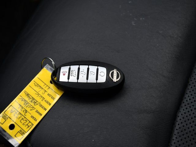 Used 2022 Nissan Pathfinder Platinum w/ Cargo Package image 15