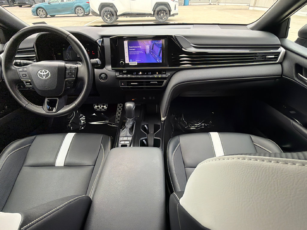 Used 2025 Toyota Camry SE w/ Convenience Package FWD image 15