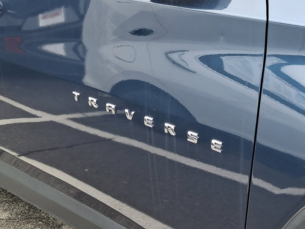 Used 2023 Chevrolet Traverse LT image 4