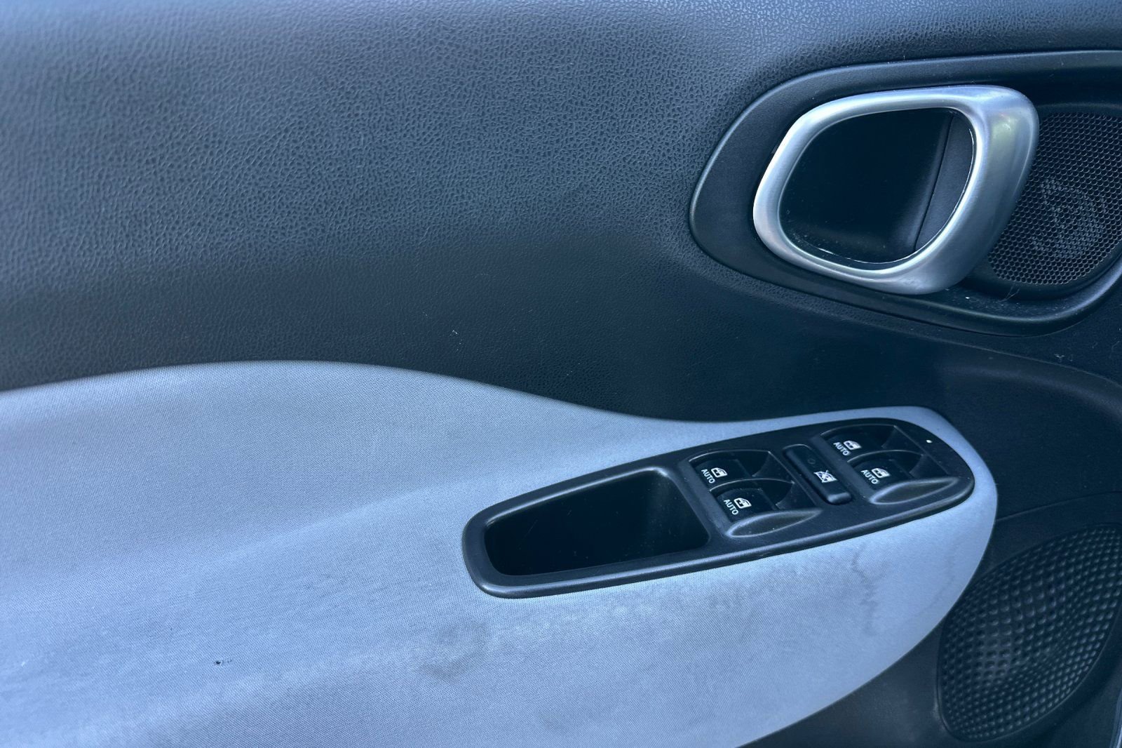 Used 2014 FIAT 500L Easy image 11