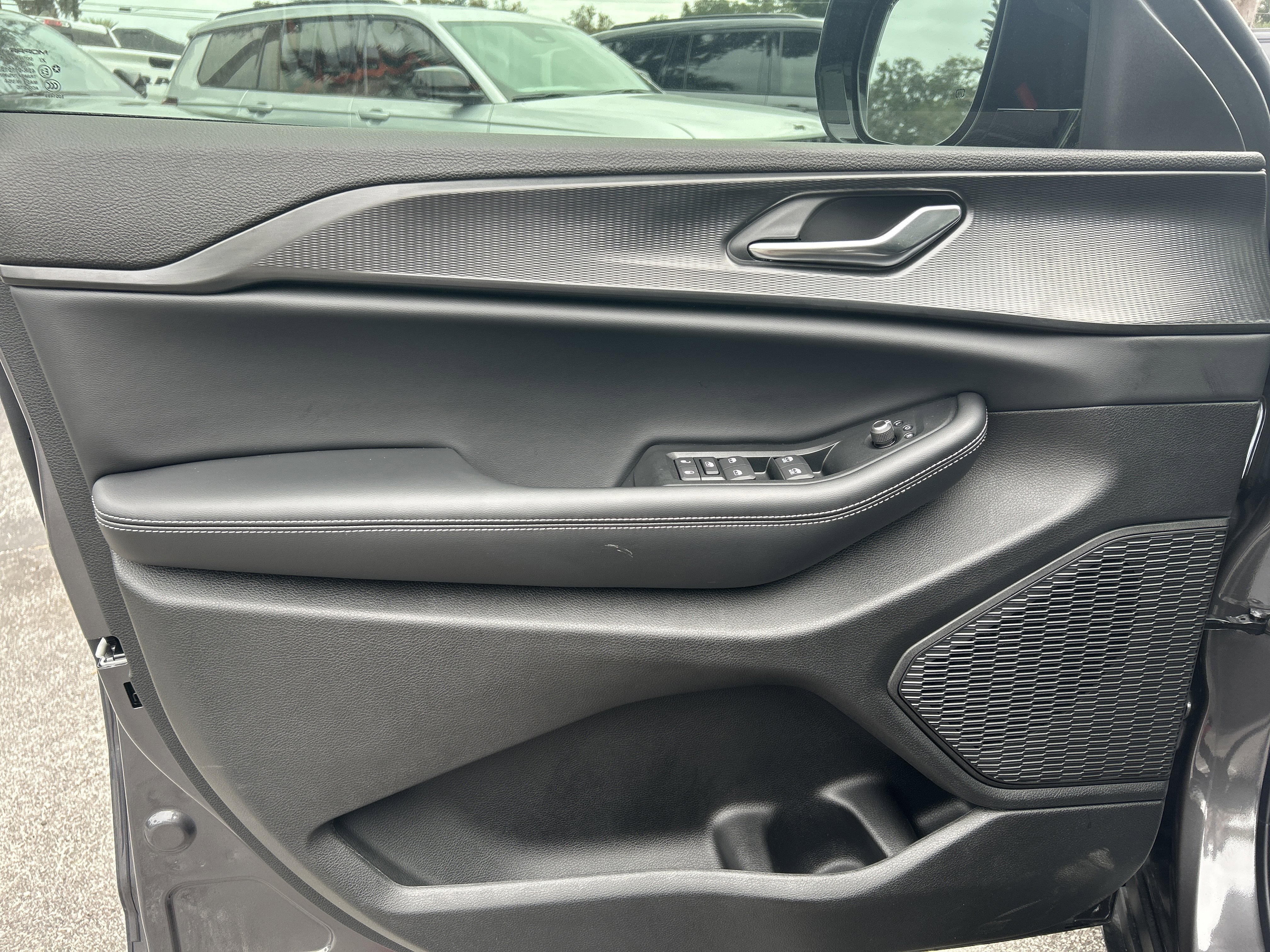 New 2025 Jeep Grand Cherokee Altitude image 11