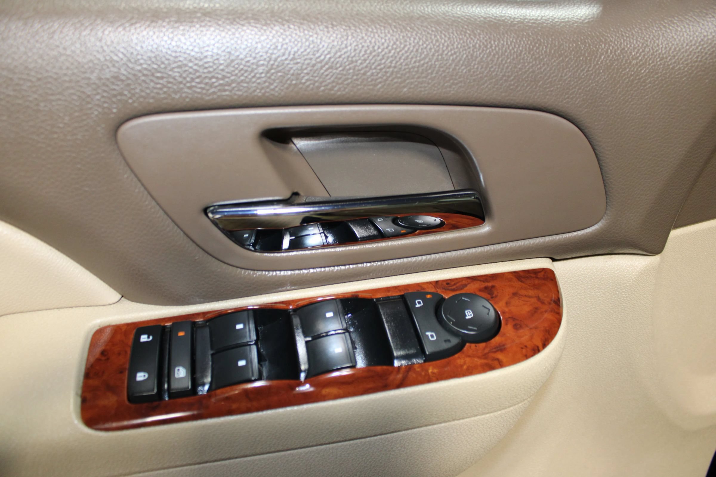 Used 2013 Chevrolet Avalanche LS RWD image 10