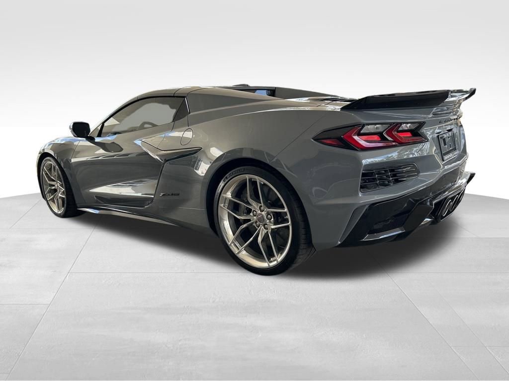 Used 2025 Chevrolet Corvette Z06 RWD image 8