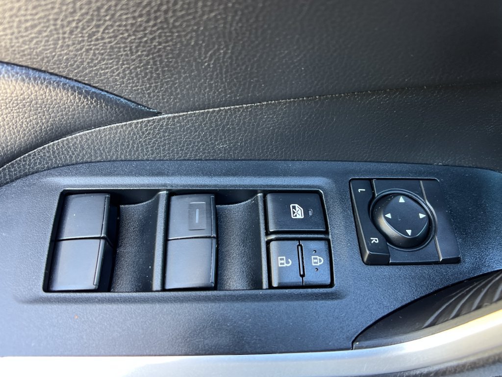 Used 2024 Toyota RAV4 LE AWD/4WD image 12