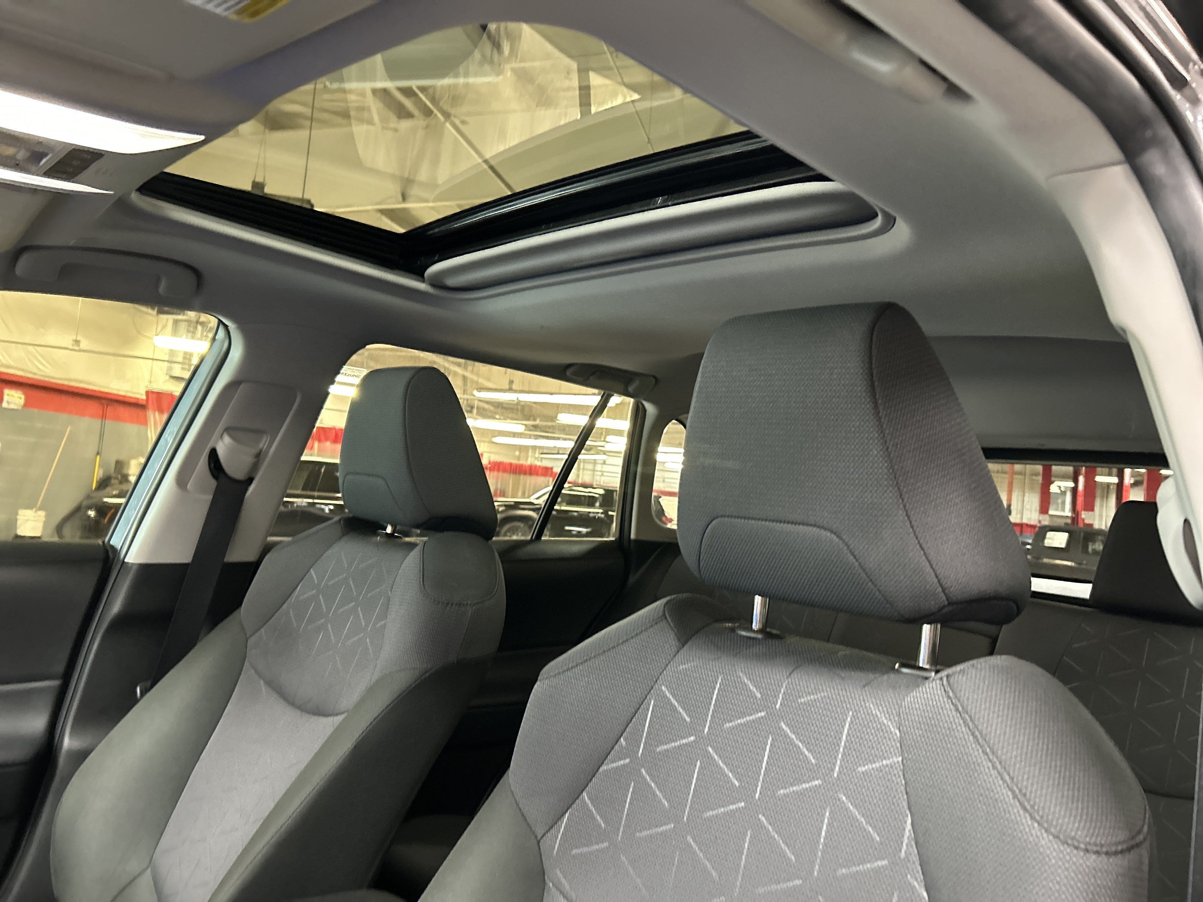 Certified 2025 Toyota RAV4 XLE w/ Convenience Package FWD image 27