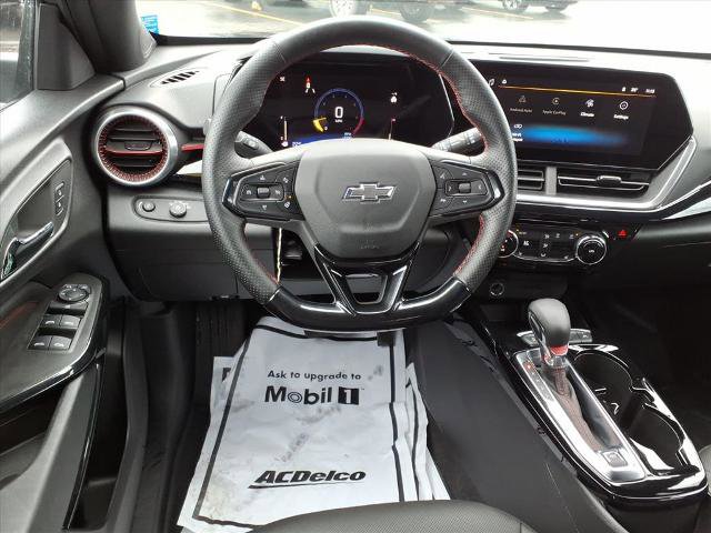 Used 2025 Chevrolet Trax RS image 11