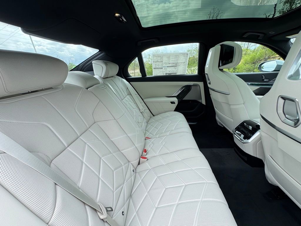 New 2026 BMW 740i xDrive w/ Executive Package AWD/4WD image 23