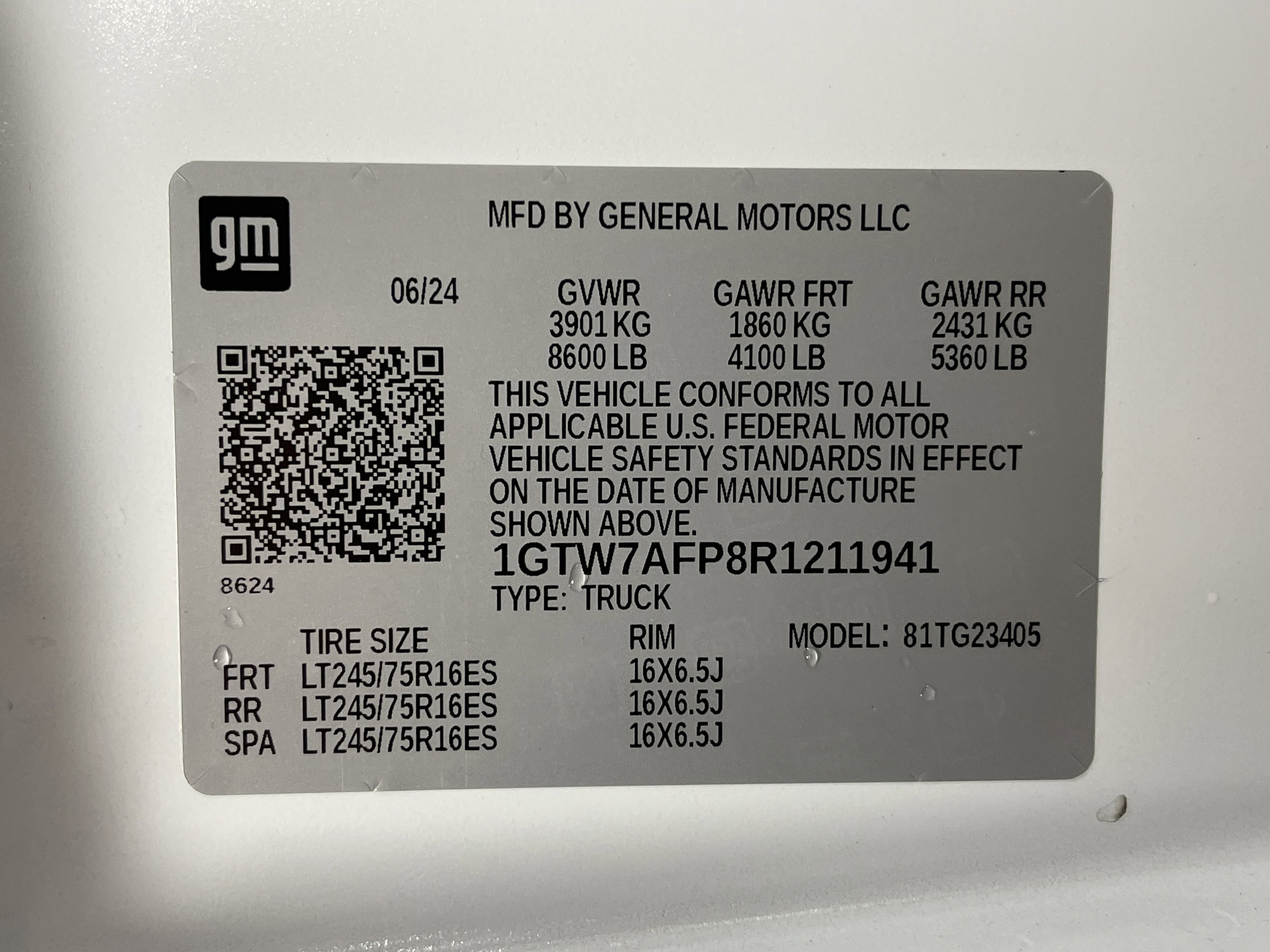 Used 2024 GMC Savana 2500 w/ Driver Convenience Package image 23