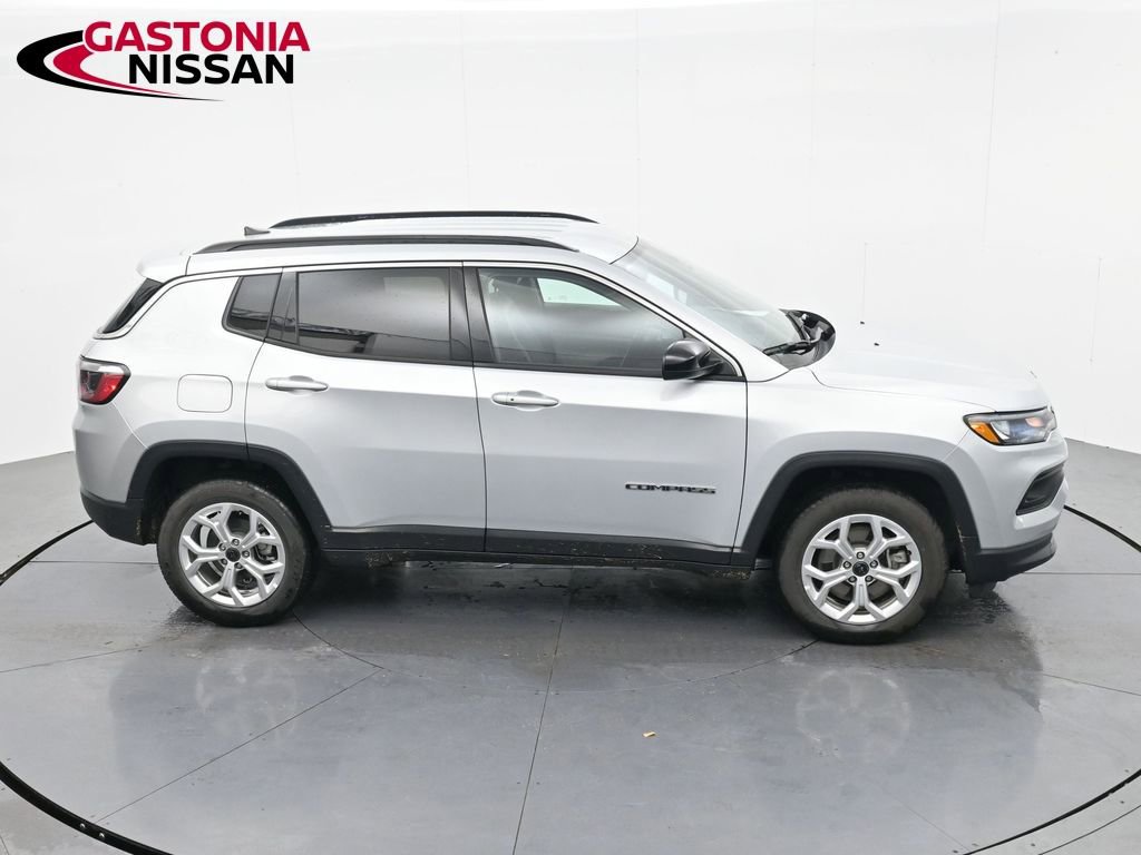 Used 2025 Jeep Compass Latitude AWD/4WD image 25
