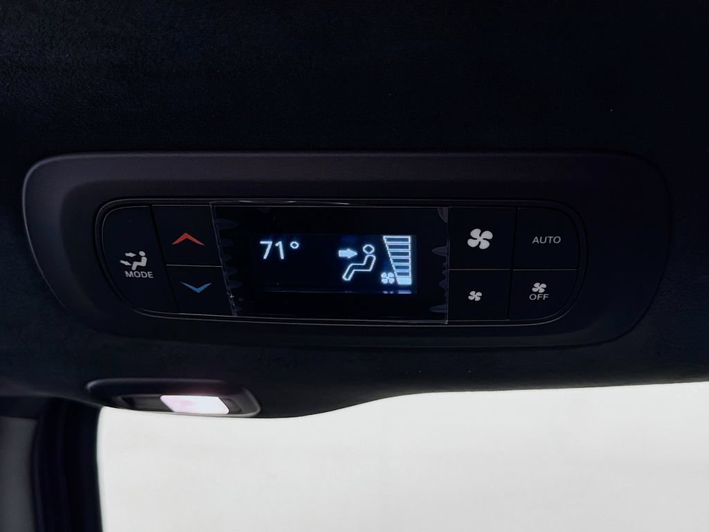 New 2027 Chrysler Pacifica Pinnacle w/ Theater Group AWD/4WD image 28