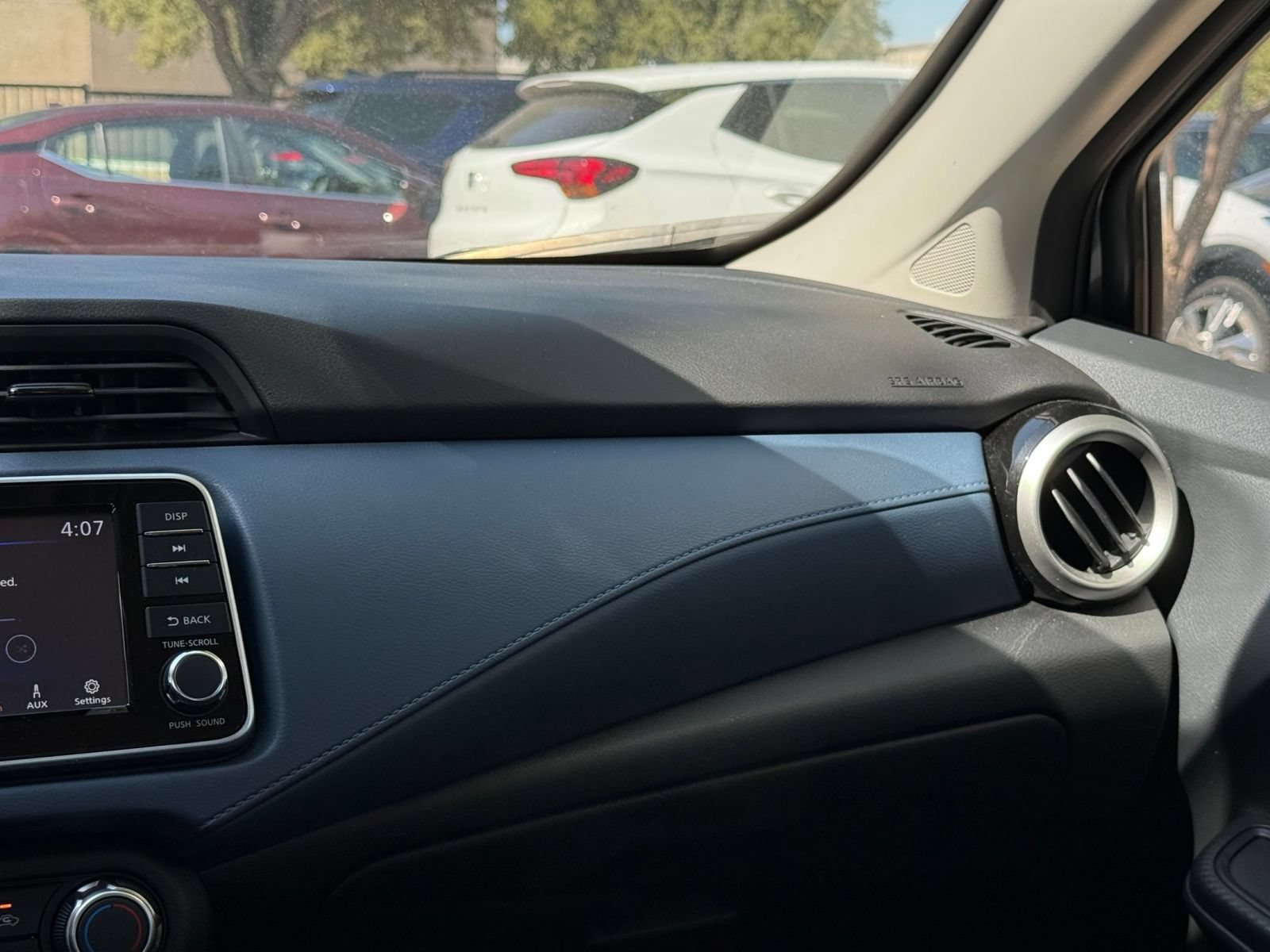 Used 2025 Nissan Versa SV FWD image 30