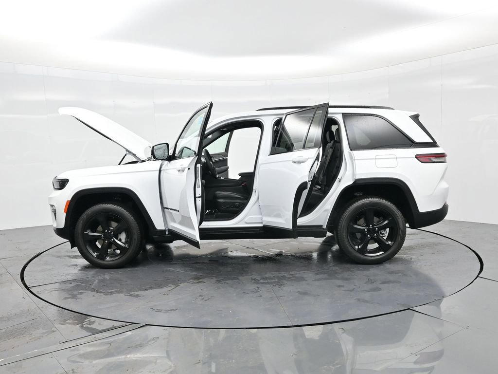 New 2025 Jeep Grand Cherokee Limited w/ Black Appearance Package image 45