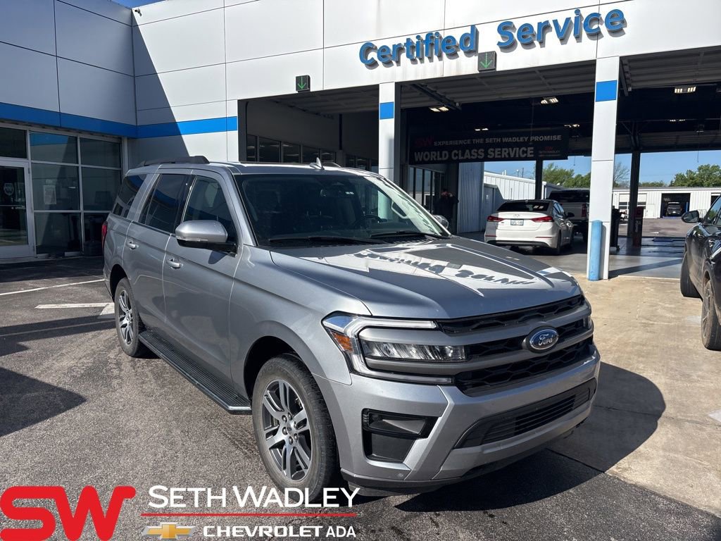 Used 2023 Ford Expedition XLT image 1