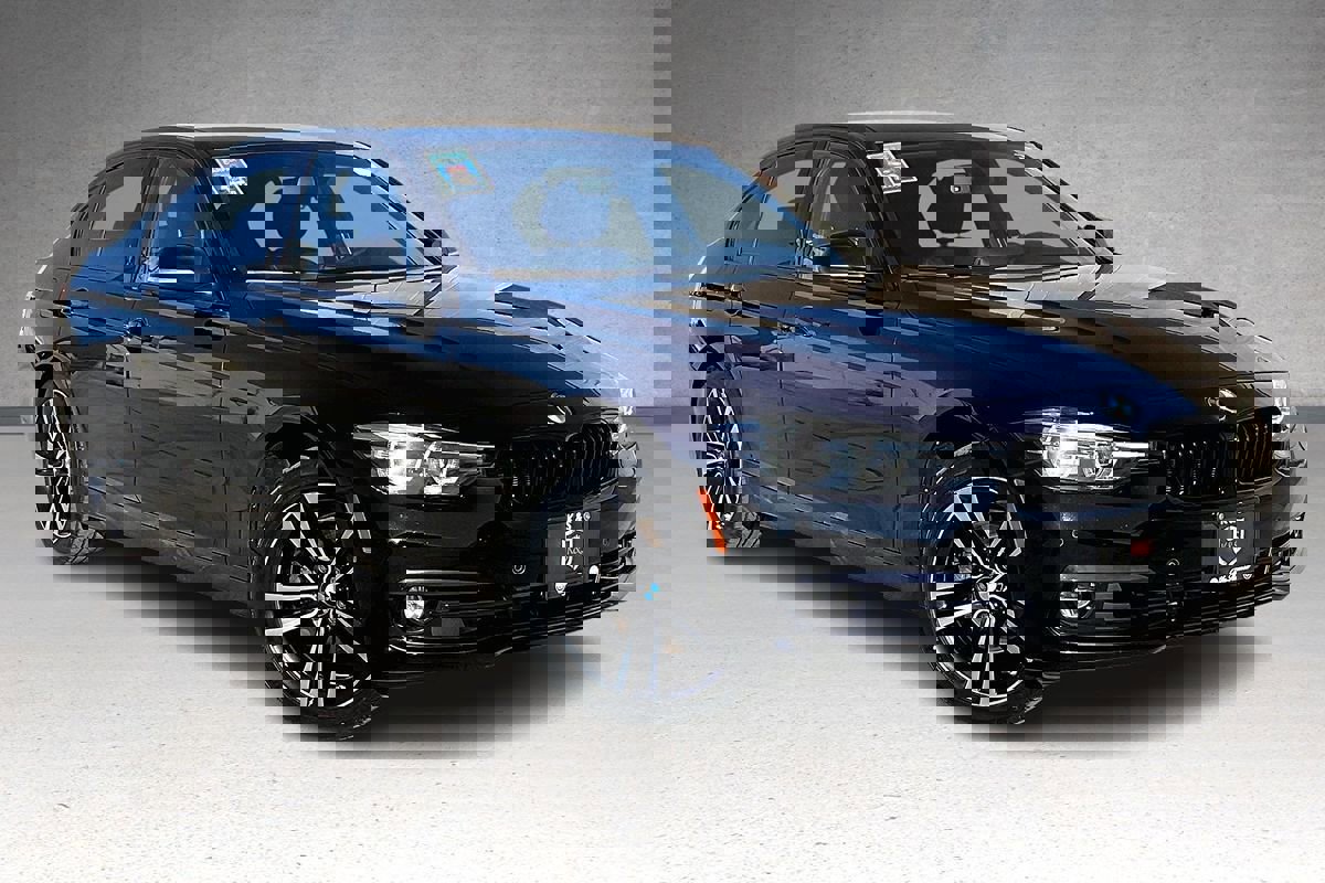 Used 2018 BMW 330i Sedan w/ Shadow Sport Edition image 2