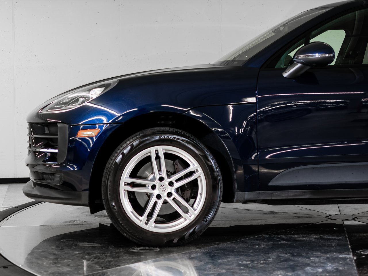 Certified 2020 Porsche Macan image 11