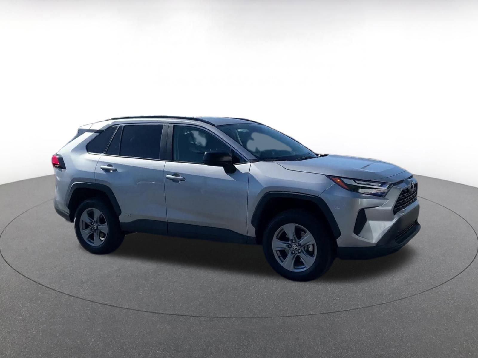 Used 2025 Toyota RAV4 LE video 2