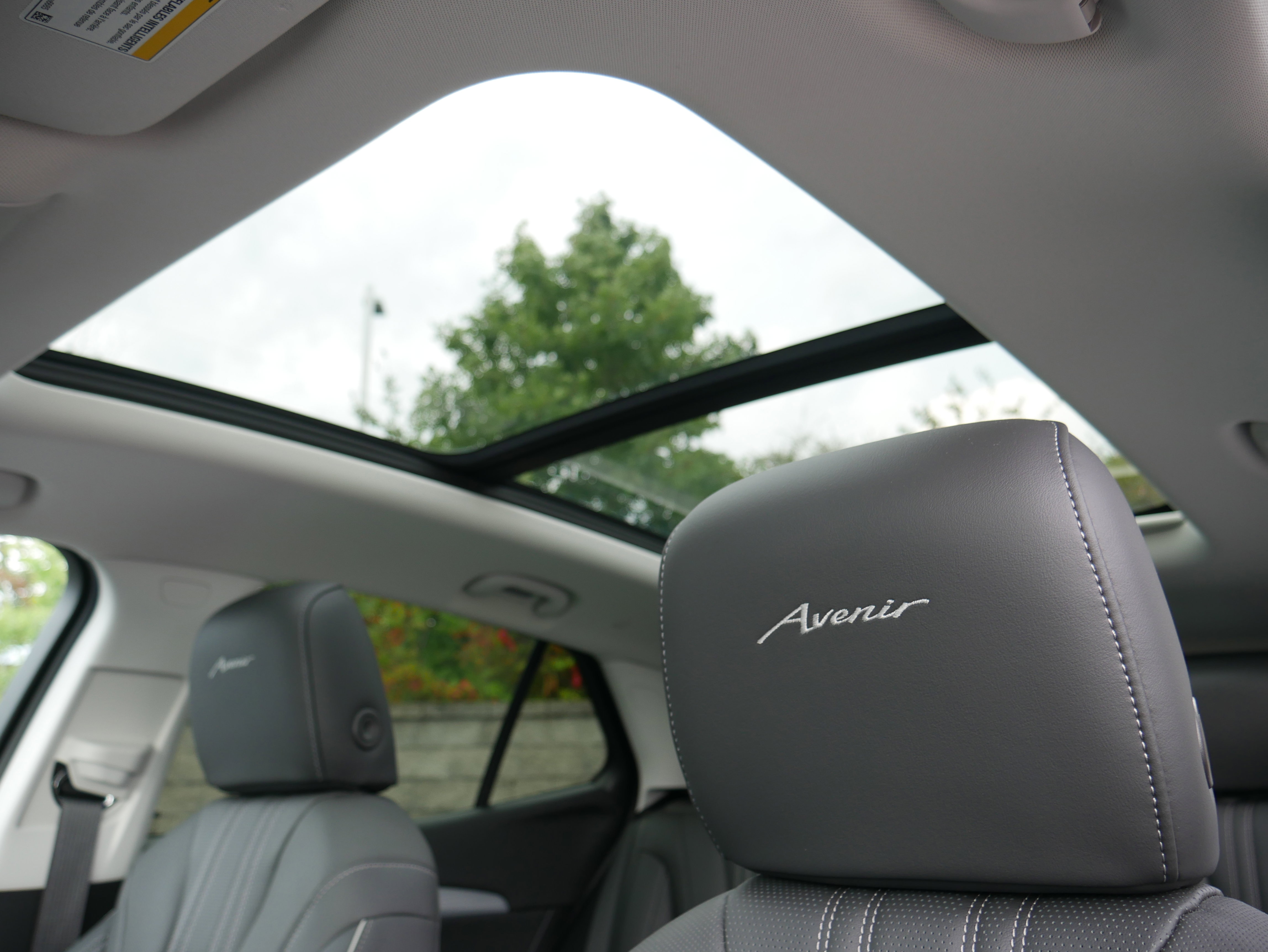 Certified 2024 Buick Envision Avenir image 15