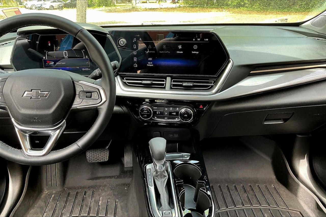 Used 2025 Chevrolet Trax ACTIV w/ Driver Confidence Package FWD image 9
