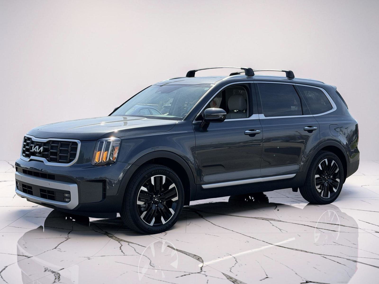 Used 2024 Kia Telluride SX w/ Towing Package image 4