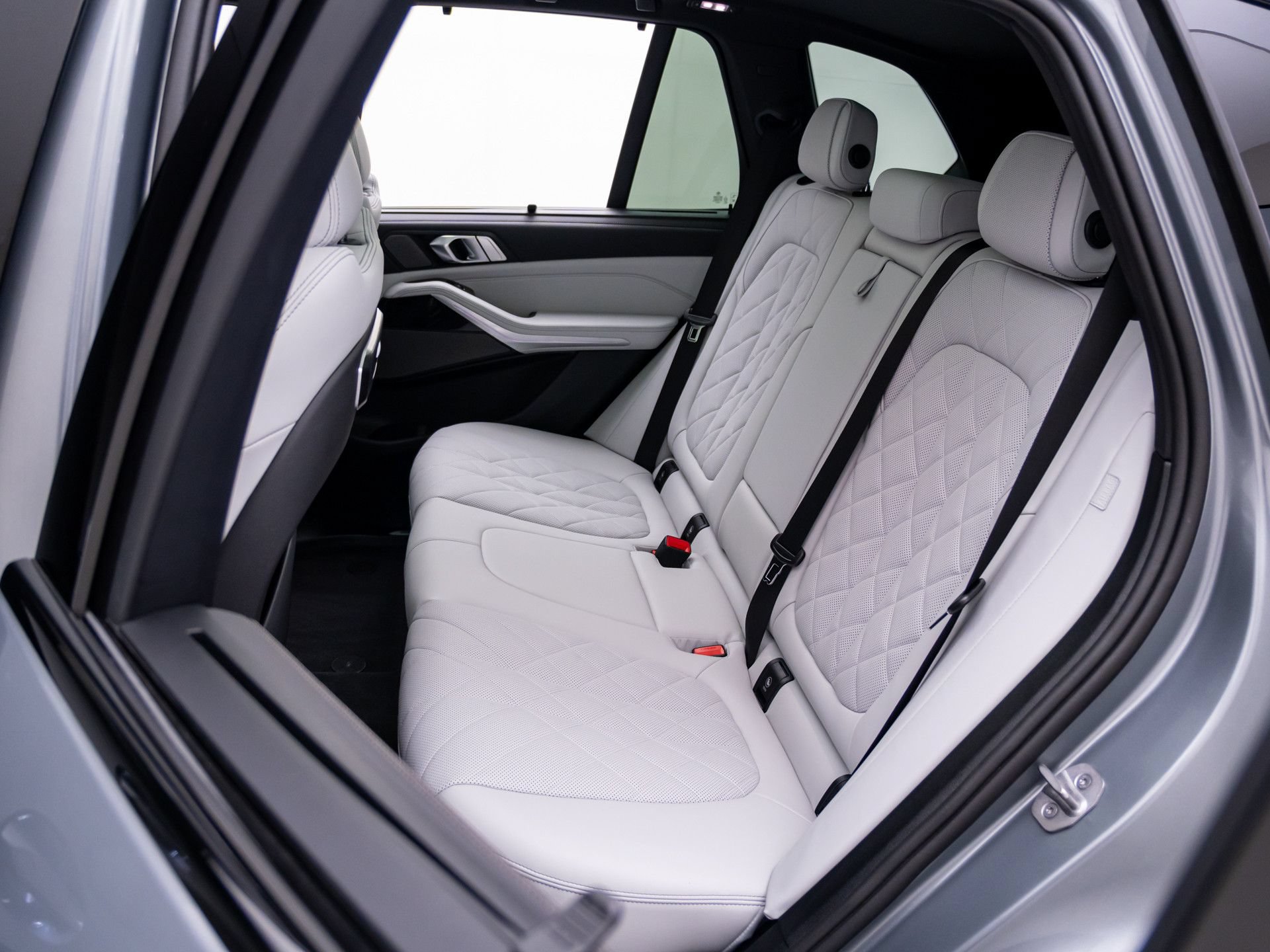 Used 2025 BMW X5 xDrive50e w/ Executive Package AWD/4WD image 18