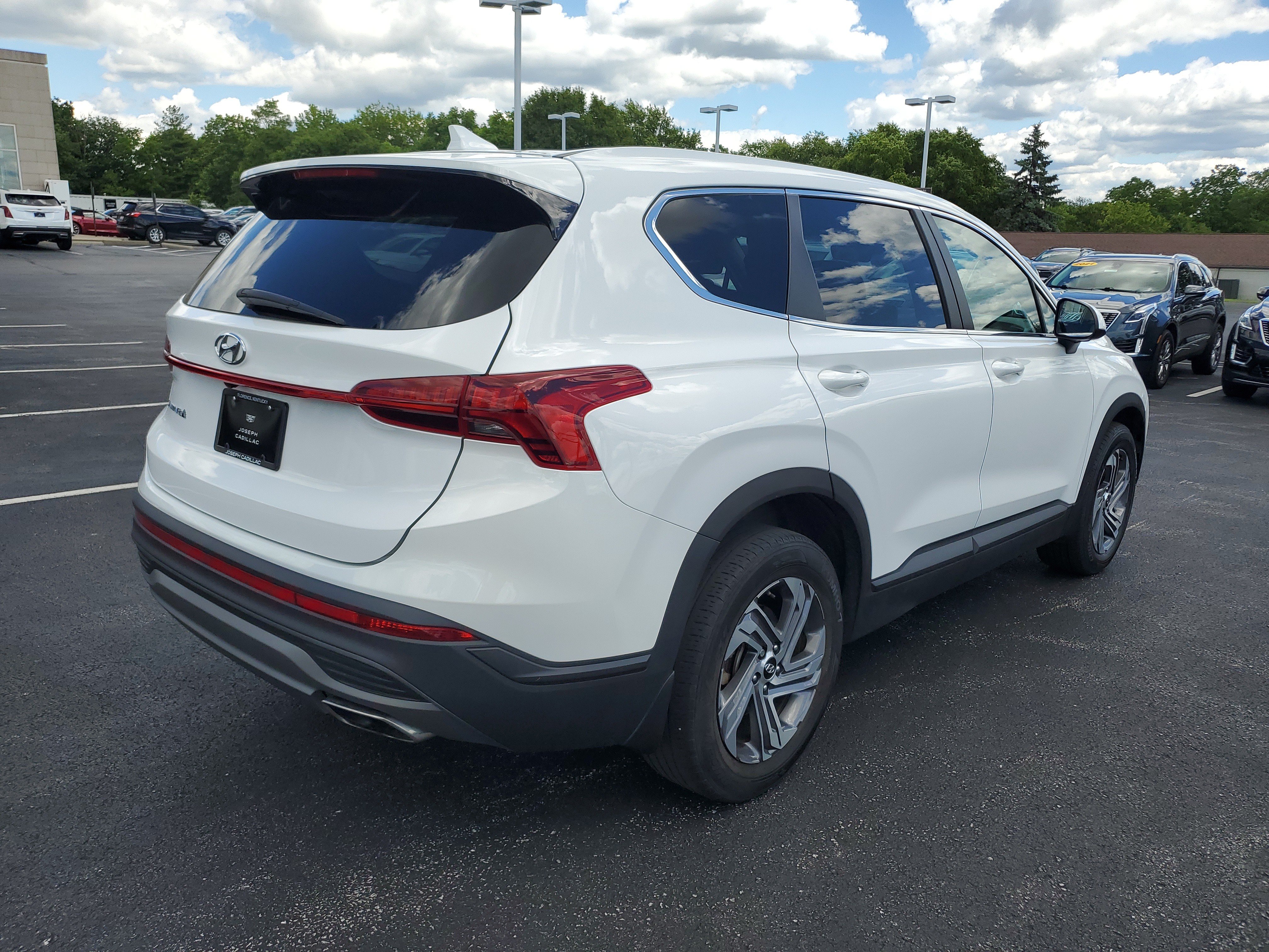 Used 2023 Hyundai Santa Fe SE FWD image 3