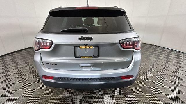 Used 2022 Jeep Compass Latitude w/ Sun and Sound Group AWD/4WD image 3