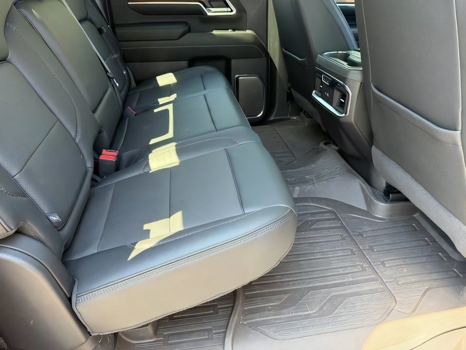 Used 2024 GMC Sierra 3500 Denali w/ Technology Package AWD/4WD image 15