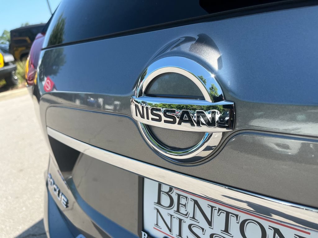 Used 2019 Nissan Rogue SV w/ Premium Package FWD image 39