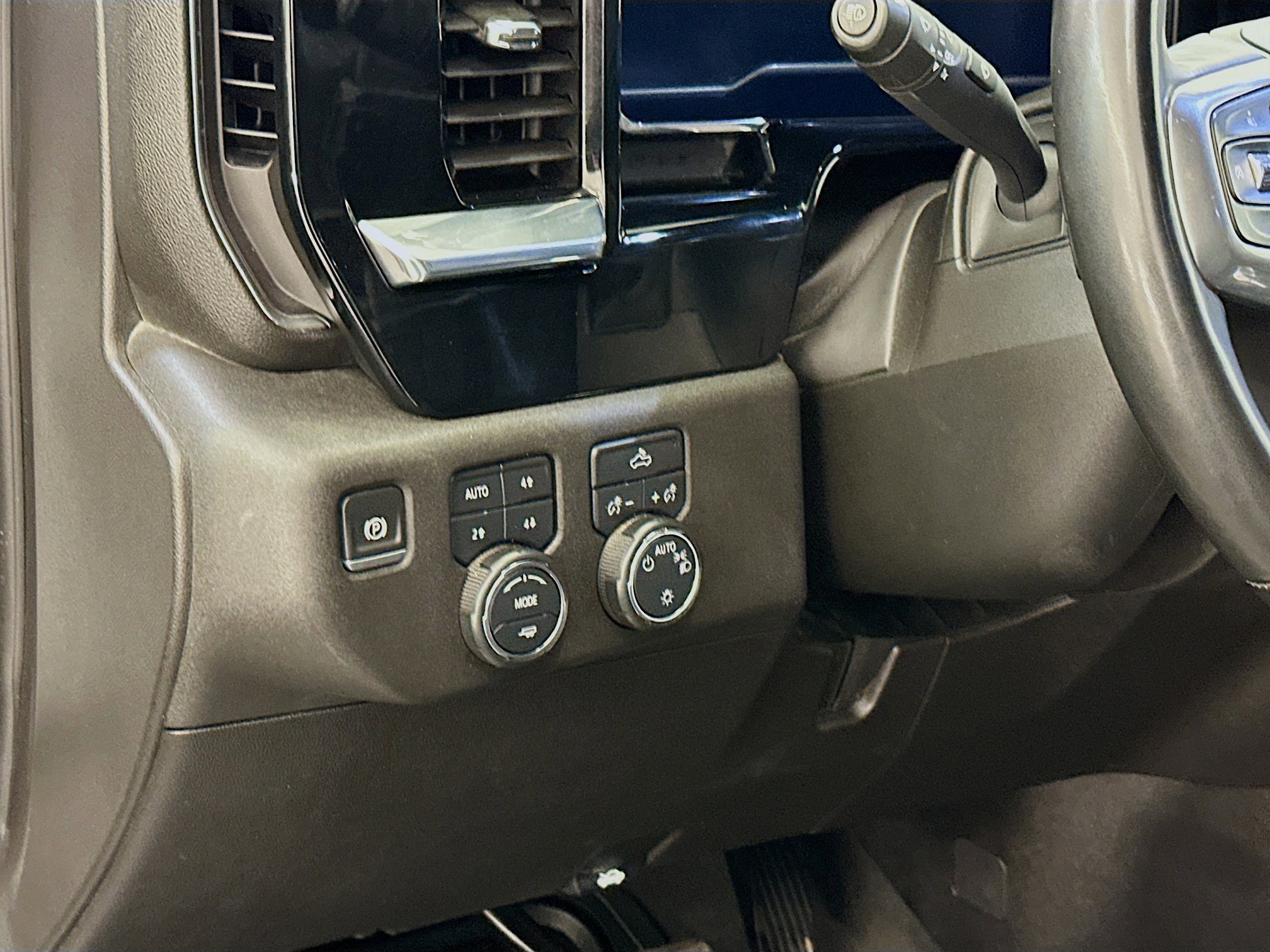 Used 2025 Chevrolet Silverado 1500 LT image 17