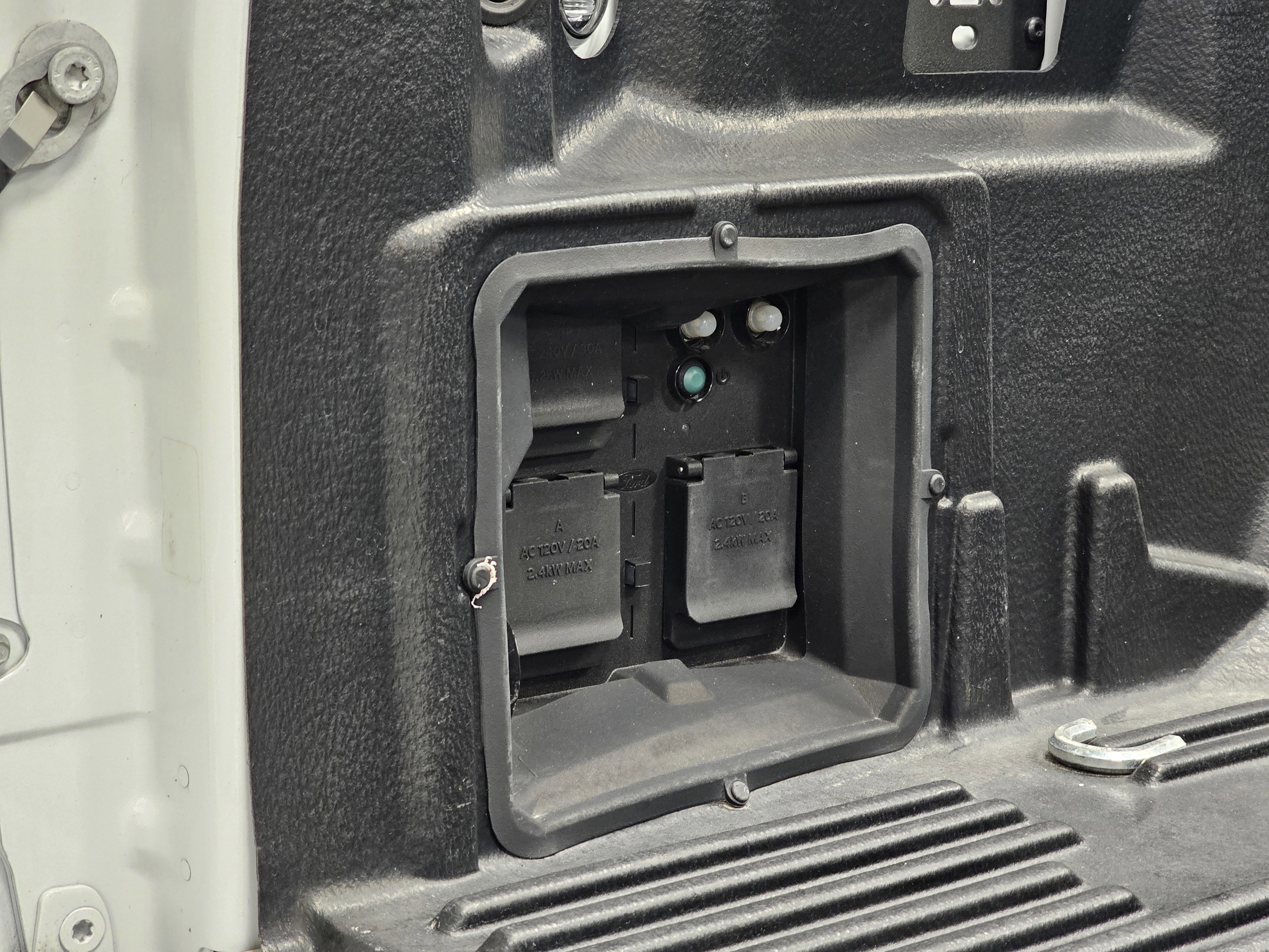 Used 2023 Ford F150 Lightning Lariat image 15